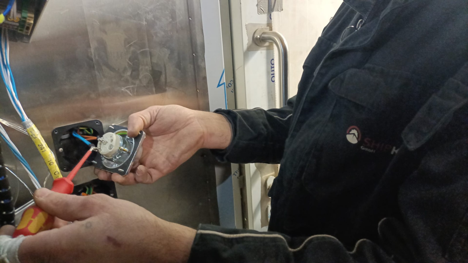 Reparatur von Verkabelungen, Lichtreparaturen, Elektrizität